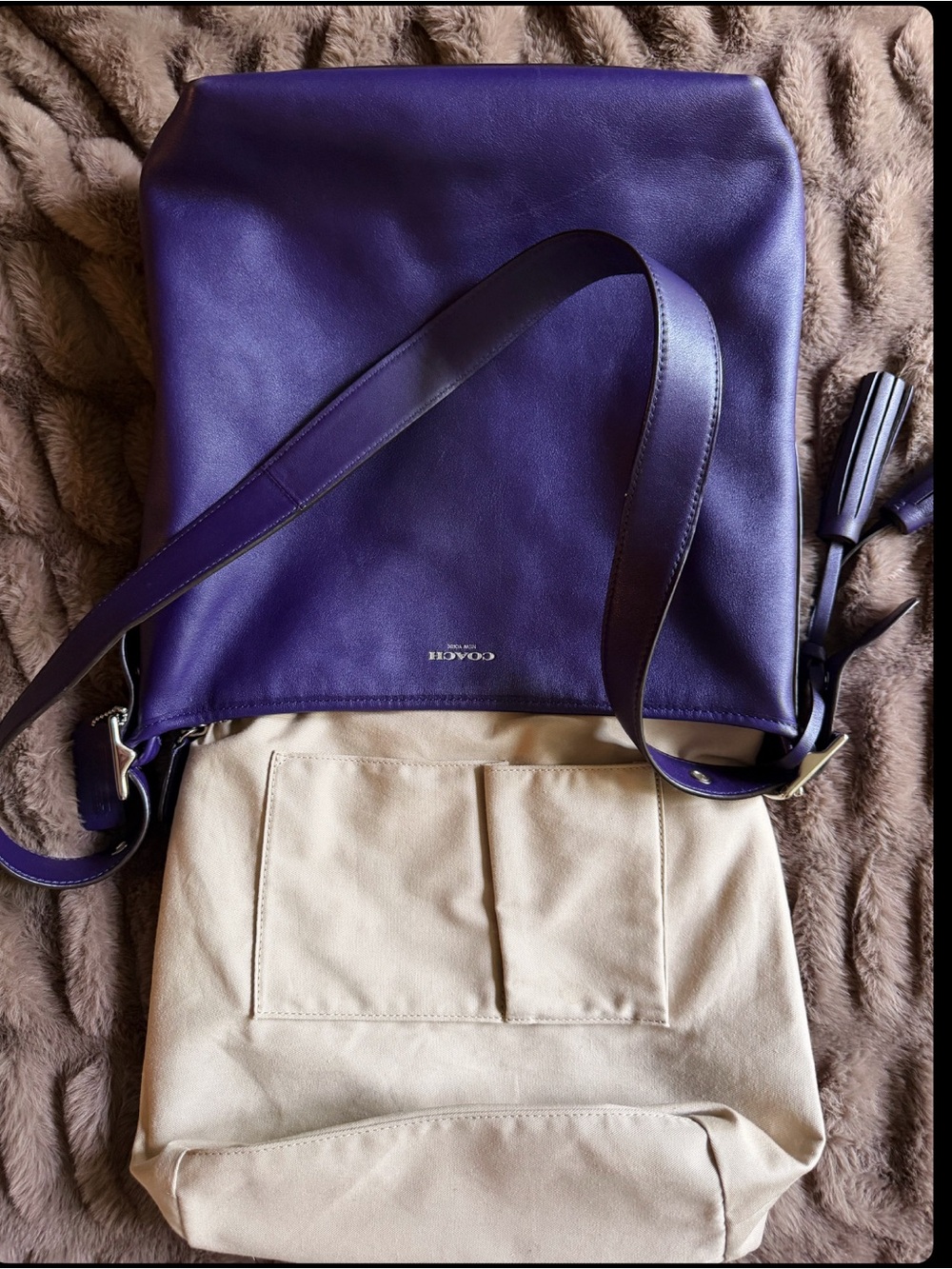 NWT VINTAGE COACH LEGACY PURPLE DUFFLE BAG
19889 - Picture 6 of 12